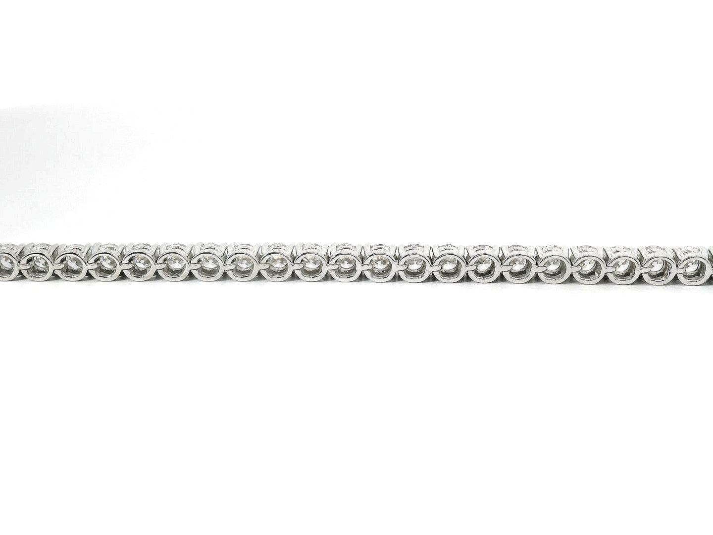 White gold wire tennis bracelet with brilliant-cut lab-grown diamonds, 5.54 carats.