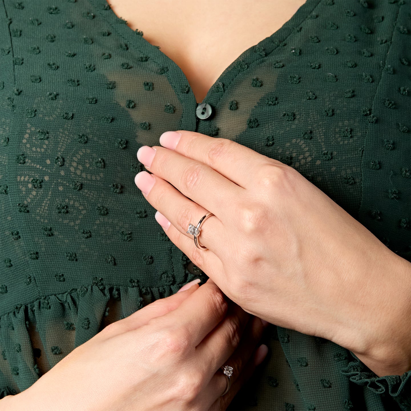 Solitaire in white gold with emerald-cut lab-grown diamond, 0.70 carats.