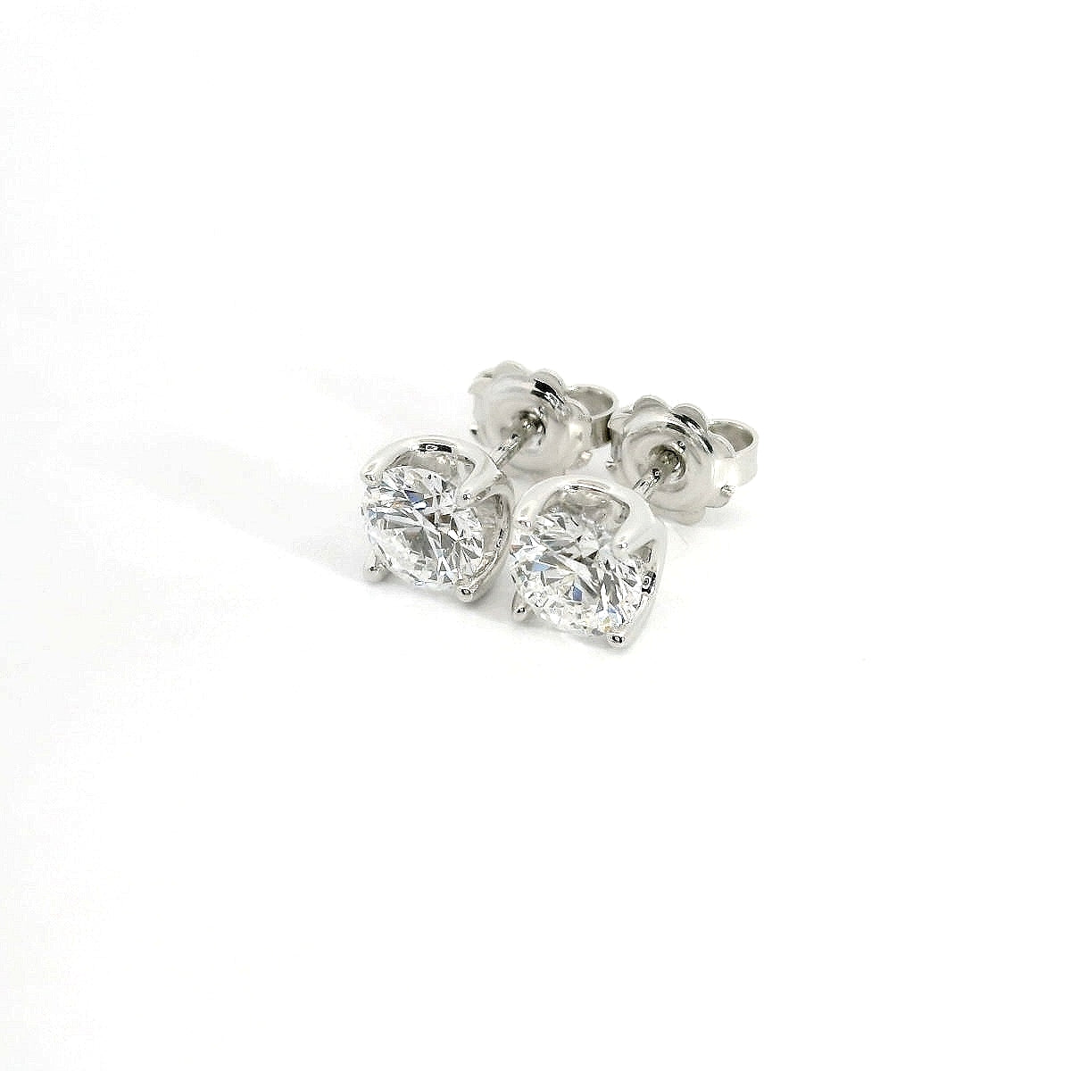 Orecchini punto luce in oro bianco con diamanti lab-grown taglio brillante, 1,80 carati.