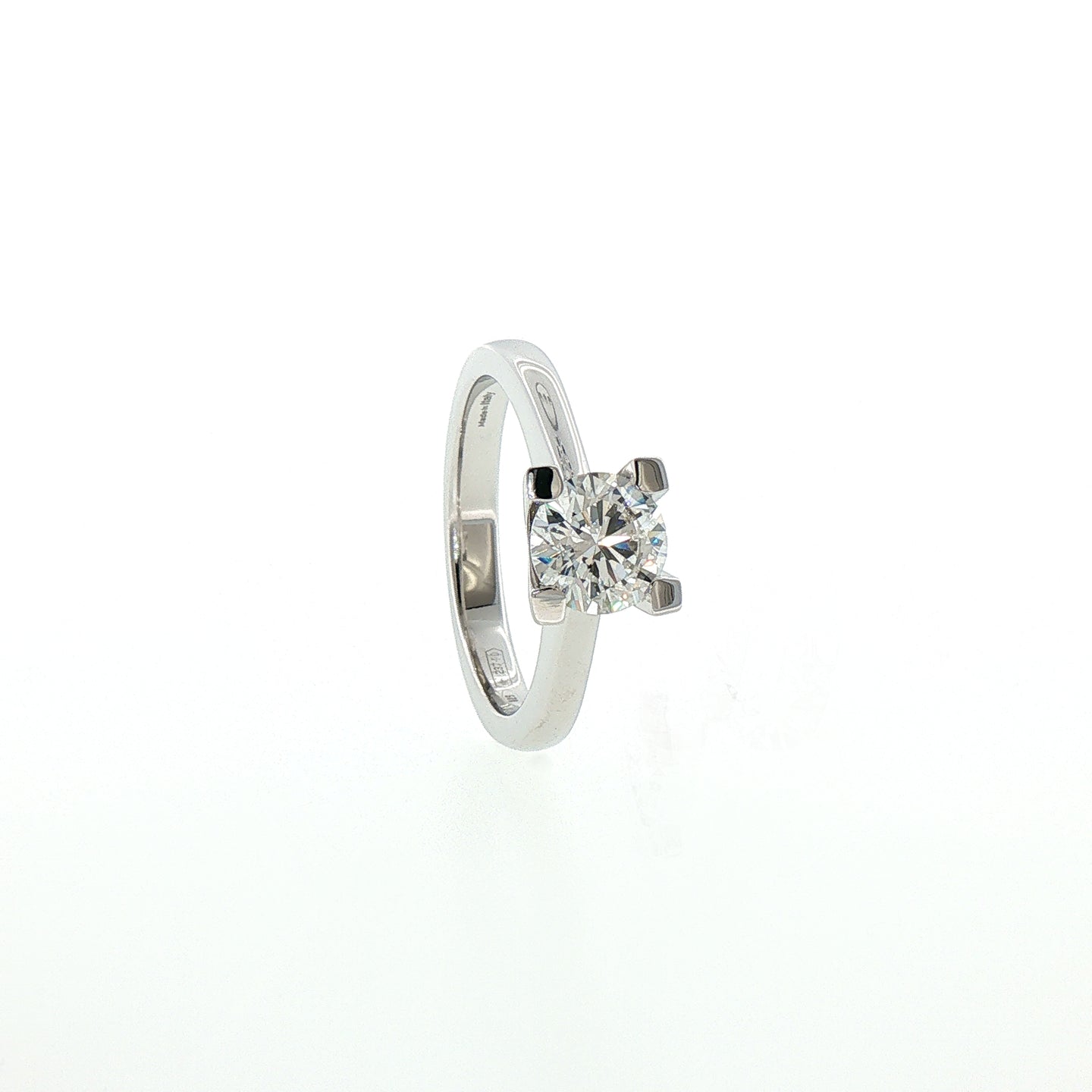 Solitario a "V" In Argento 925 con Diamante Lab-Grown taglio brillante.