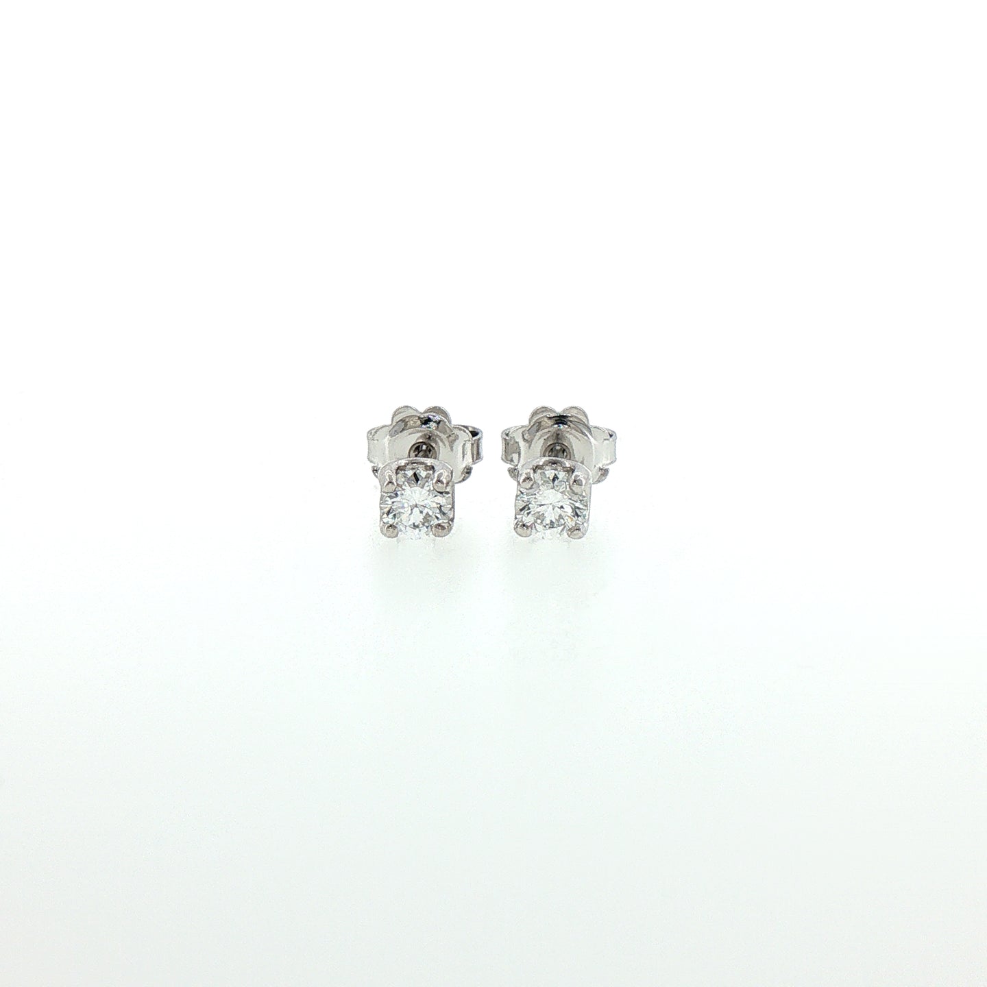 Orecchini Punto Luce in Argento 925 con Diamanti Lab-Grown taglio brillante.