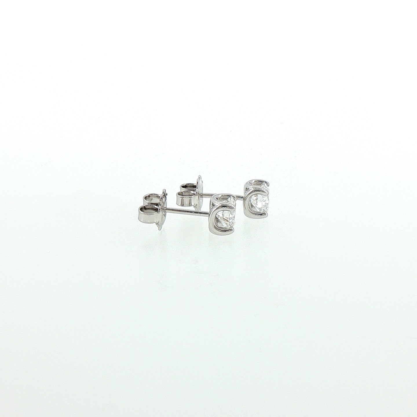 Orecchini Punto Luce in Argento 925 con Diamanti Lab-Grown taglio brillante.