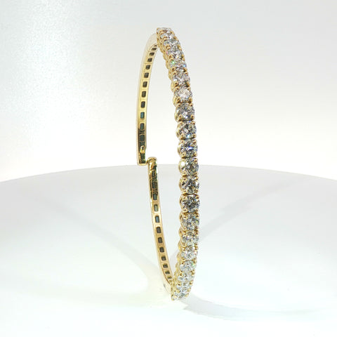 Bracciale rigido in oro giallo con diamanti Lab-Grown taglio brillante, 4,28 carati.