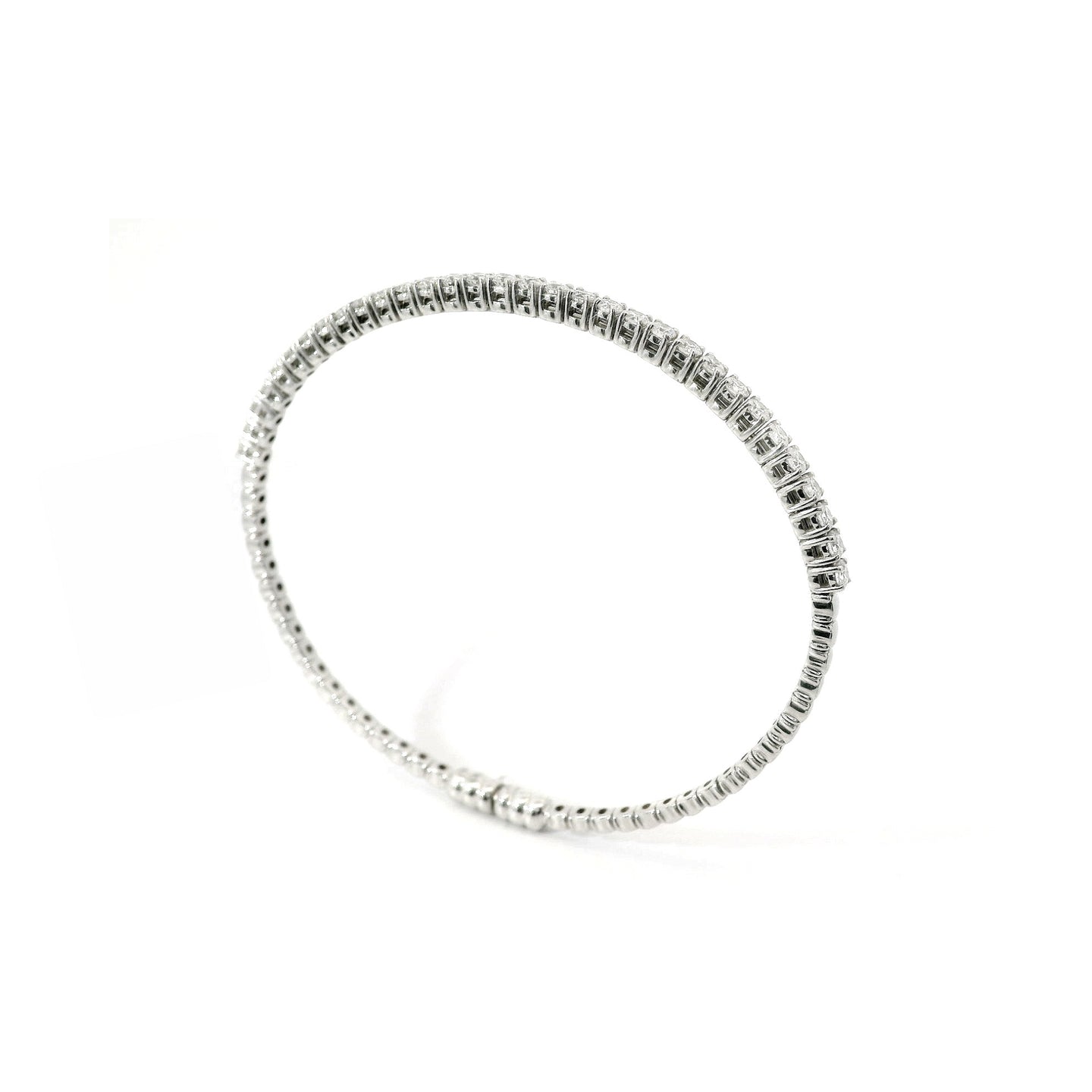 Rigid bracelet in white gold with brilliant-cut lab-grown diamonds, 1.55 carats.