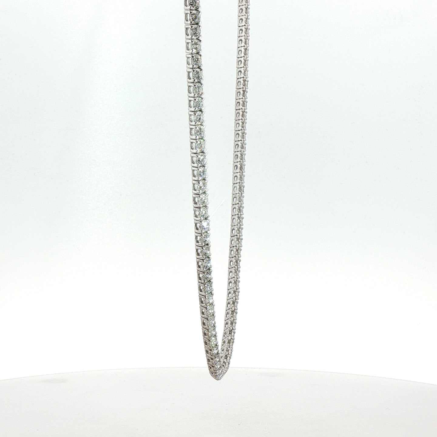 Girocollo tennis in oro bianco con diamanti Lab-Grown taglio brillante, 8,67 carati.