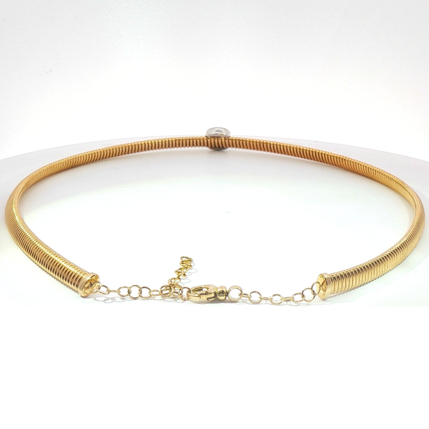Girocollo Queen con centrale e contorno in oro giallo tubogas con Diamante Lab-Grown taglio cuscino e Diamanti Lab-Grown taglio brillante, 1,21 carati.