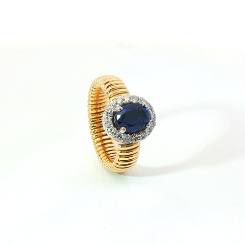 Solitario Queen con contorno in oro giallo tubogas con Zaffiro Lab-Grown taglio ovale e Diamanti Lab-Grown taglio brillante.