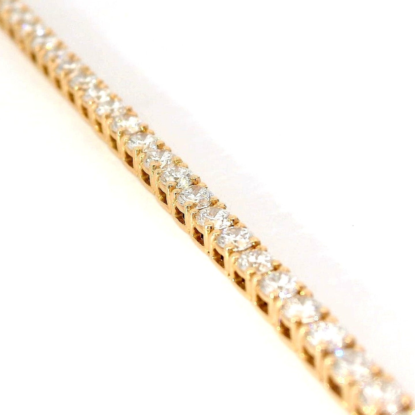 White gold wire tennis bracelet with brilliant-cut lab-grown diamonds, 5.54 carats.