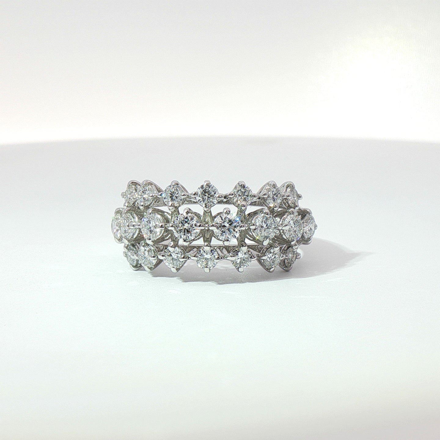 Anello a Fascia in oro bianco con Diamanti Lab-Grown taglio brillante, 1,54 carati.