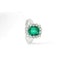 Anello in oro bianco con smeraldo lab-grown e diamanti lab-grown taglio brillante.