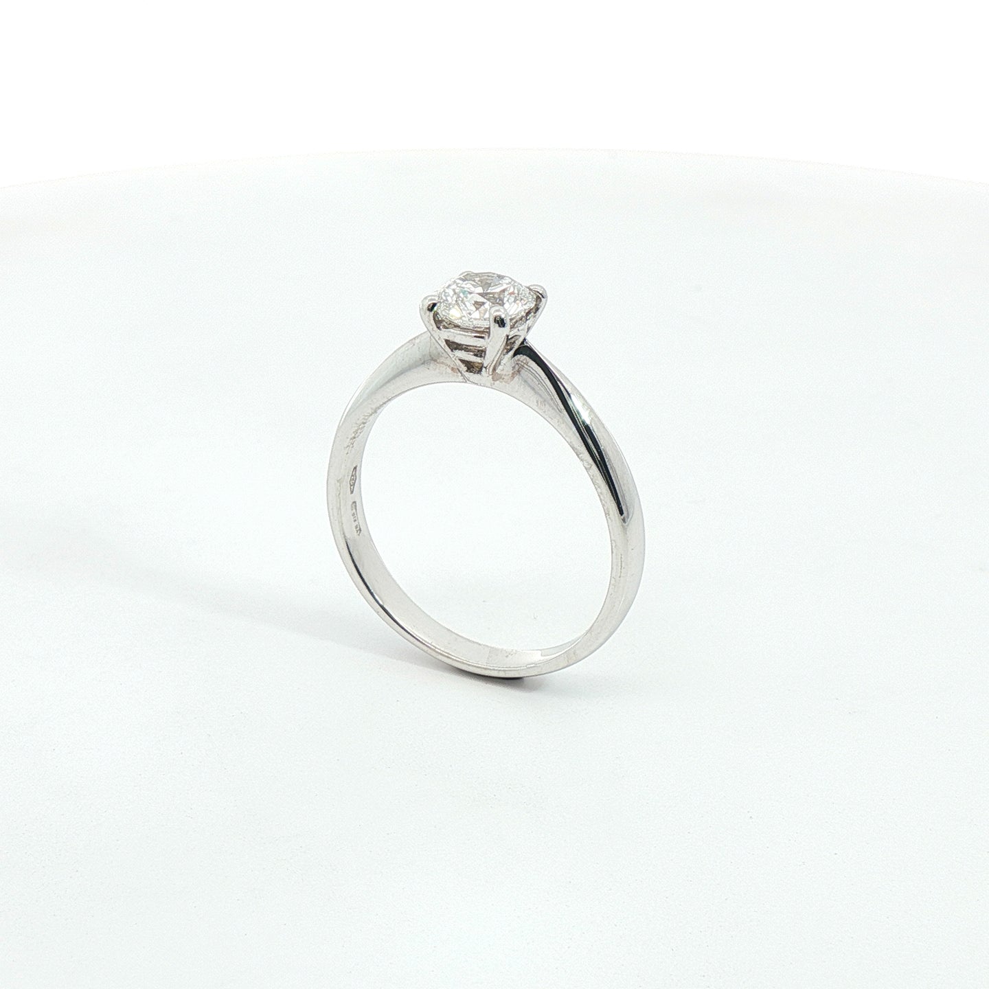 Solitario in oro bianco con diamante Lab-Grown taglio brillante, 0,73 carati.