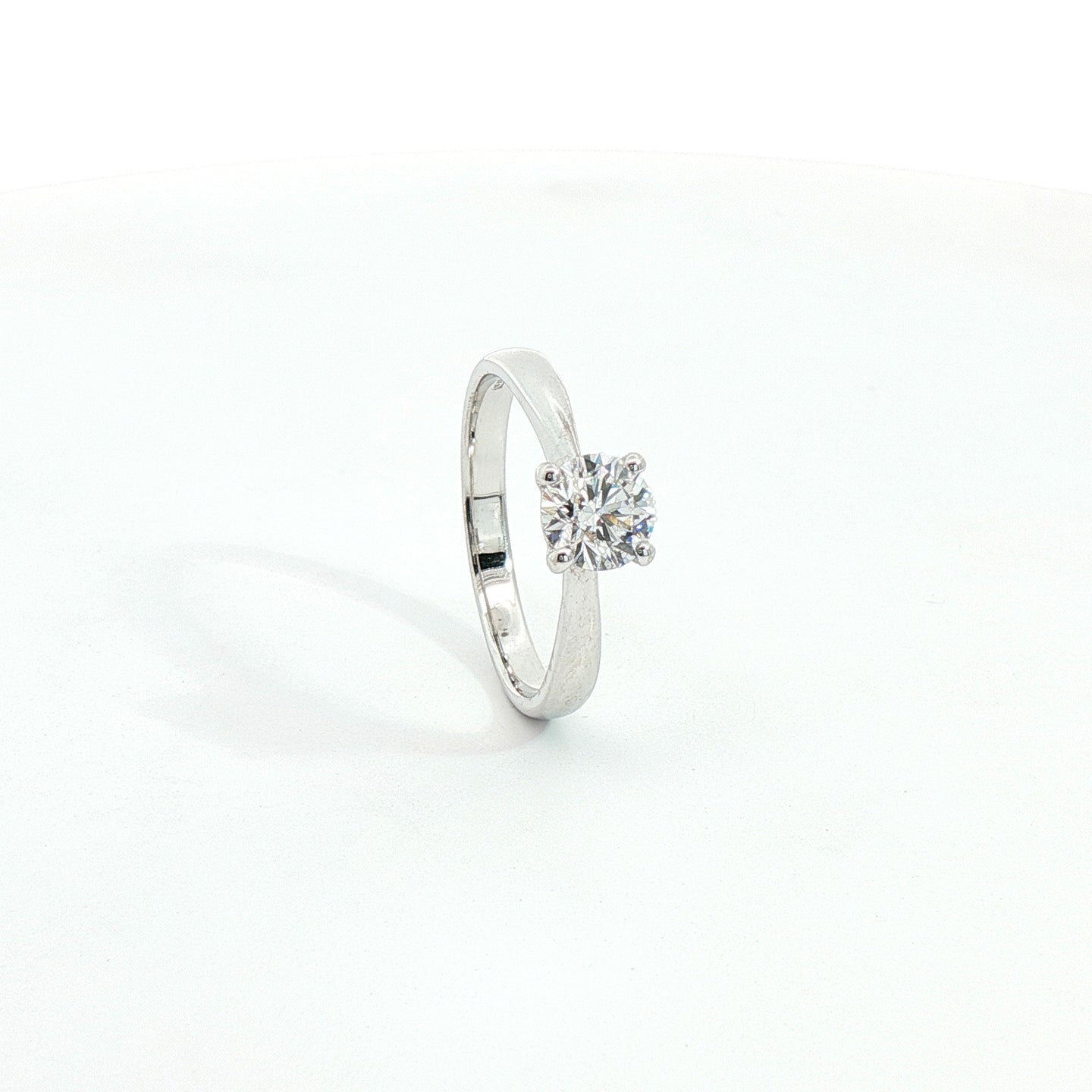 Solitario in oro bianco con diamante Lab-Grown taglio brillante, 0,73 carati.