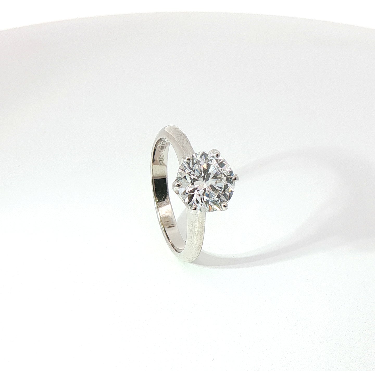 Solitario in oro bianco con diamante Lab-Grown taglio brillante, 2,15 carati.