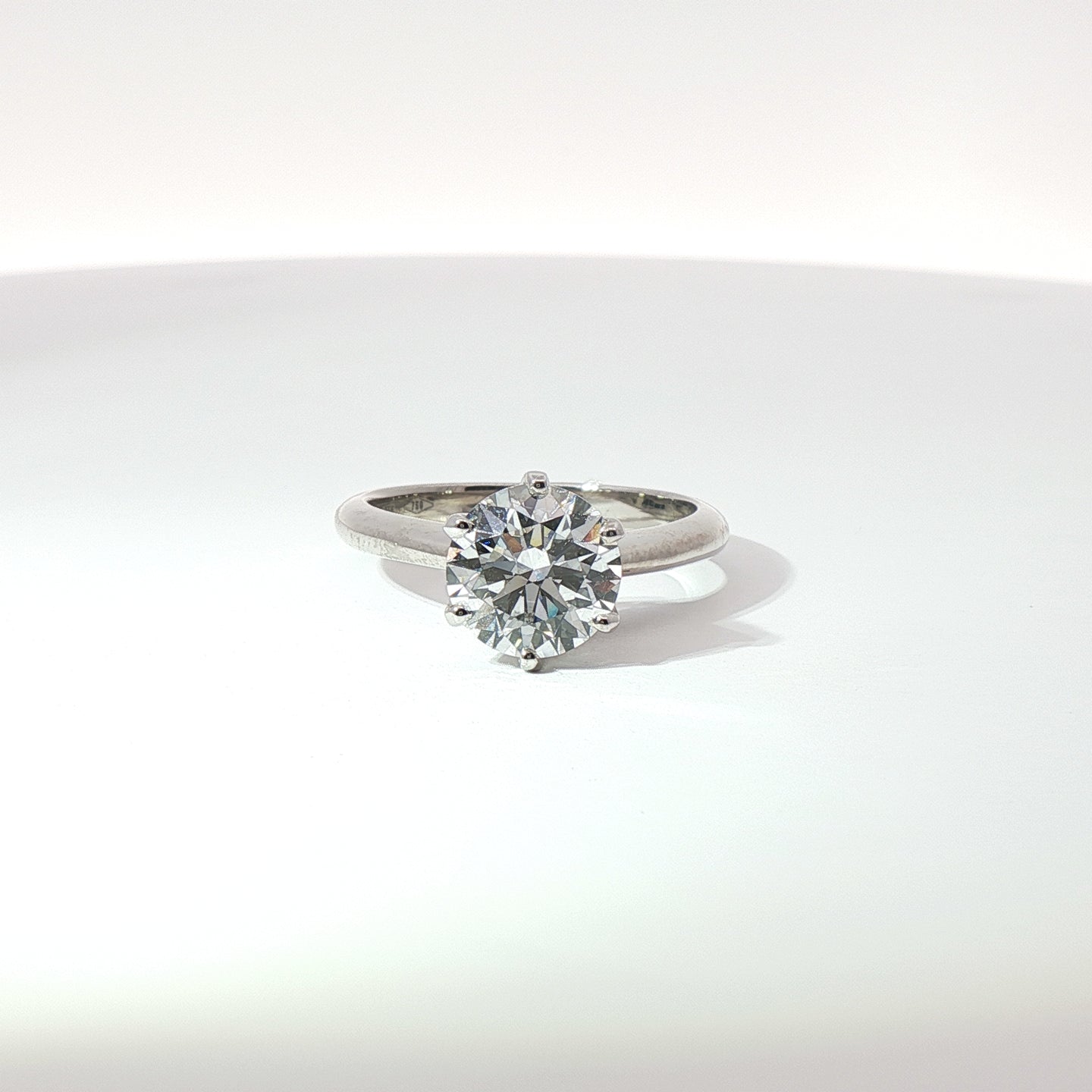 Solitario in oro bianco con diamante Lab-Grown taglio brillante, 2,15 carati.