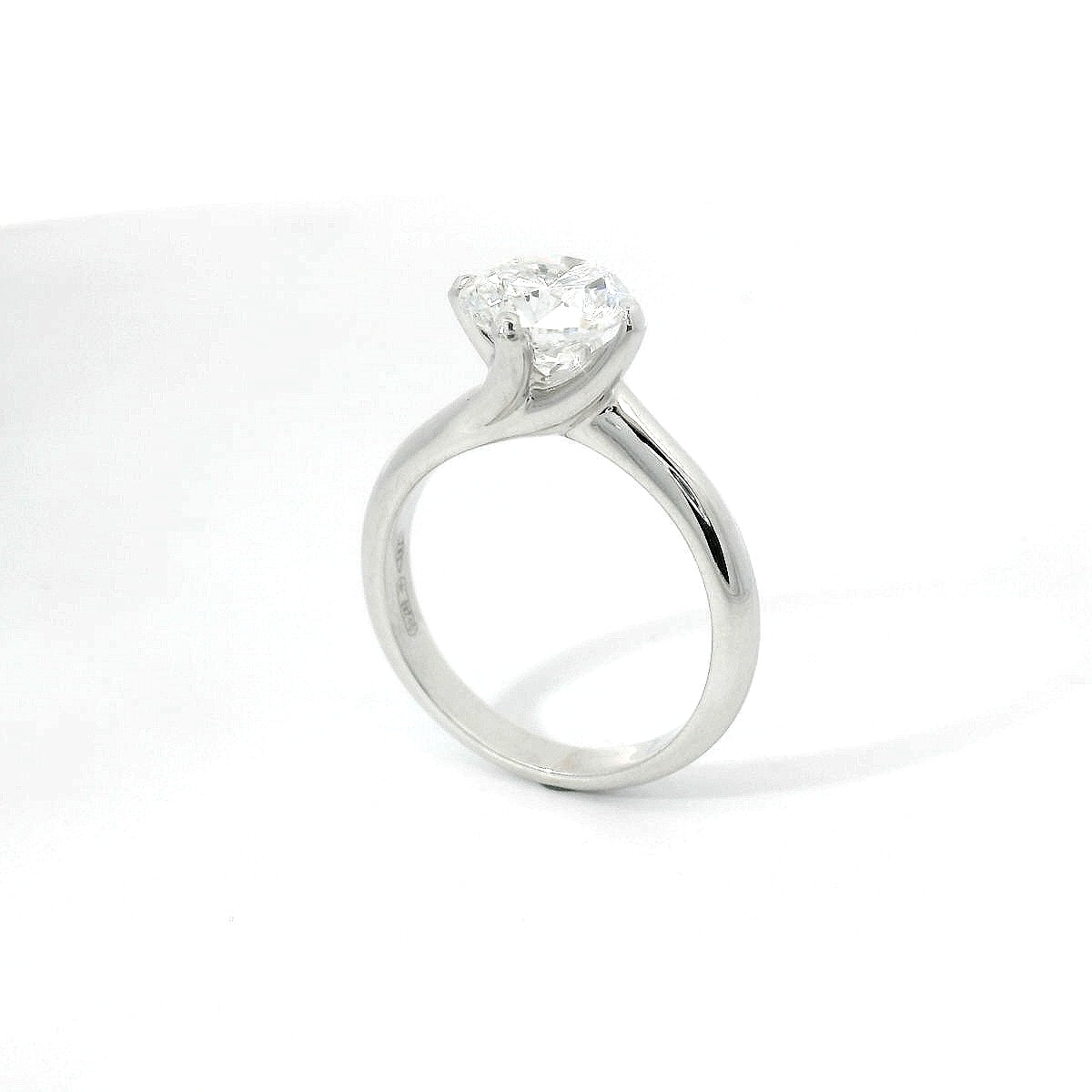 Solitario in oro bianco con diamante lab-grown taglio brillante, 2,02 carati.