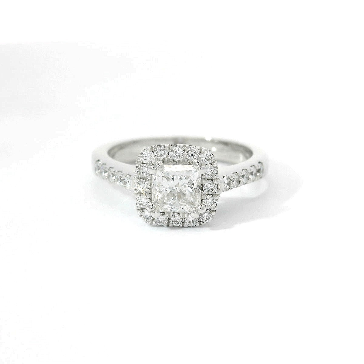 Anello Dreams in oro bianco con diamanti lab-grown taglio princess e brillante, 1,08 carati.