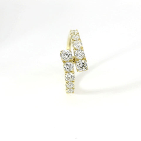 Anello a gradazione contrariè aperto in oro giallo diamanti lab-grown taglio brillante, 0,82 carati.