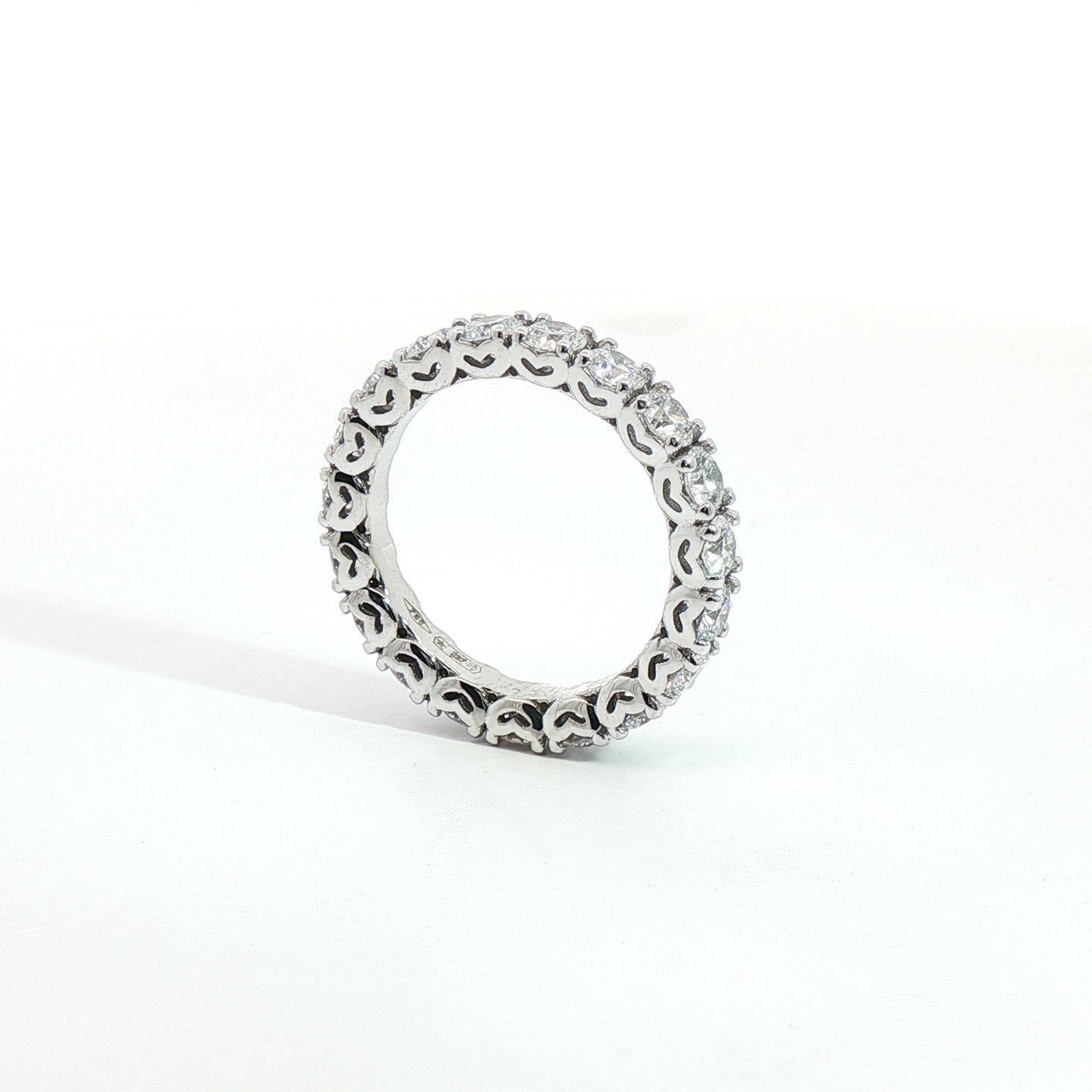 Eternity in oro bianco con diamanti Lab-Grown taglio brillante, 2,75 carati.