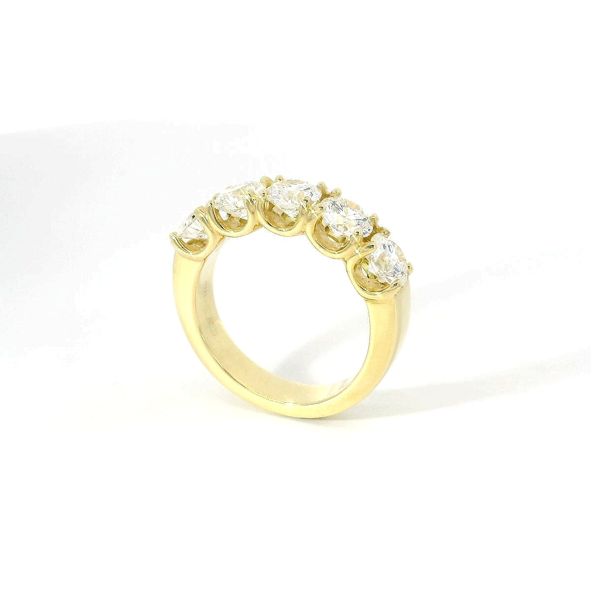 White gold band with 5 brilliant-cut lab-grown diamonds, 2.10 carats.