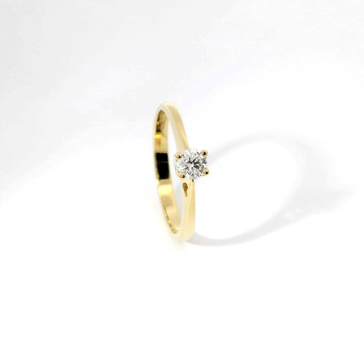 Solitario in oro giallo con diamante Lab-Grown taglio brillante, 0,20 carati.