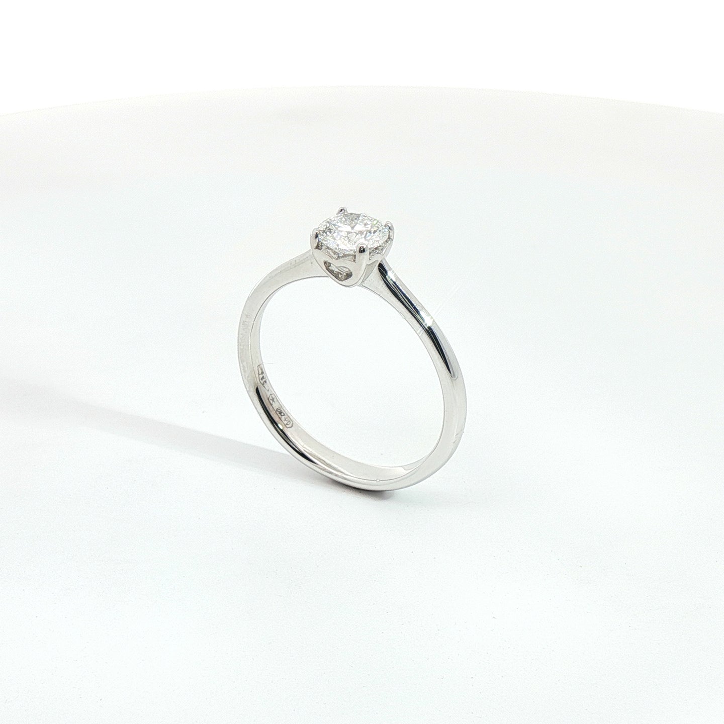 Solitario in oro bianco con diamante Lab-Grown taglio brillante, 0,50 carati.