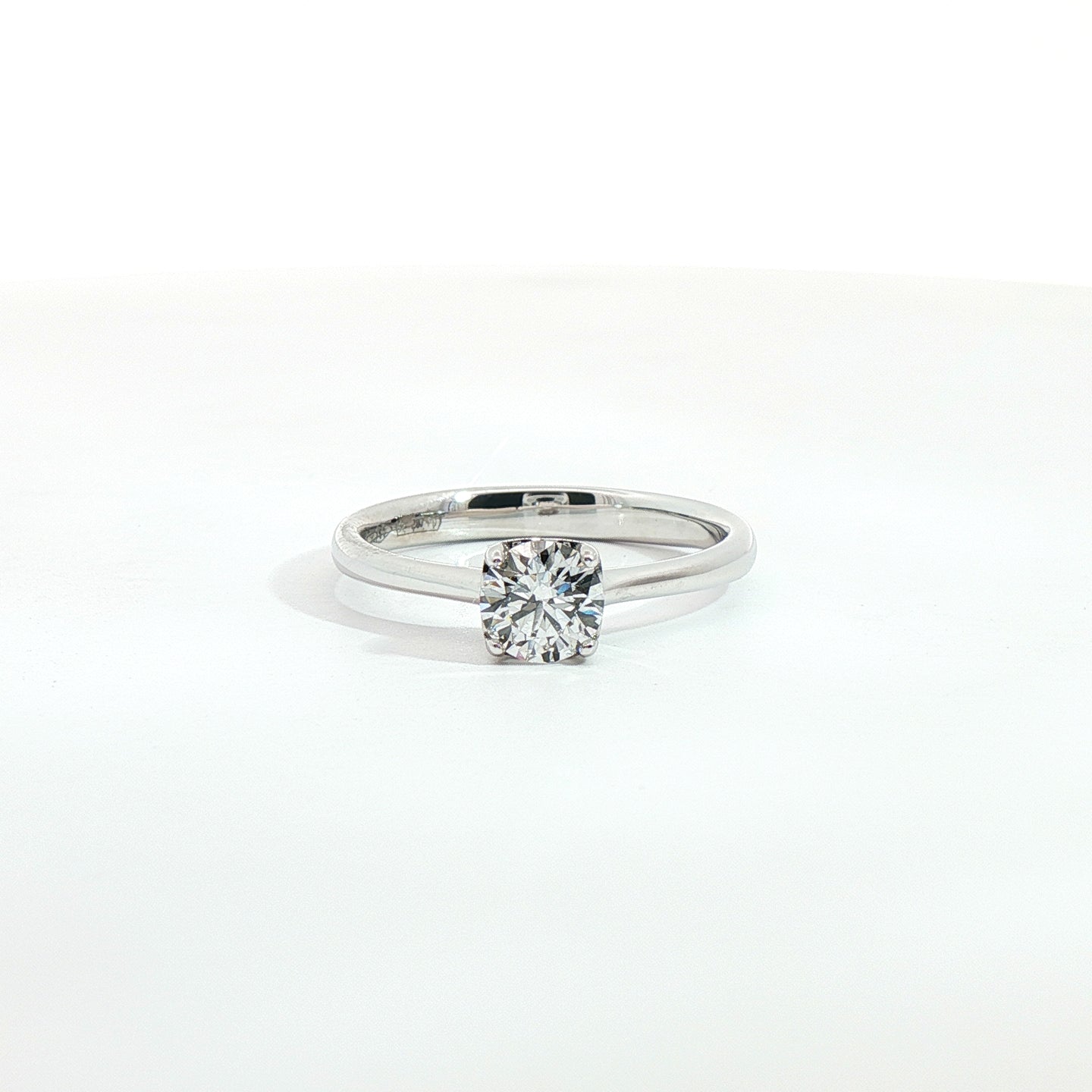 Solitario in oro bianco con diamante Lab-Grown taglio brillante, 0,50 carati.