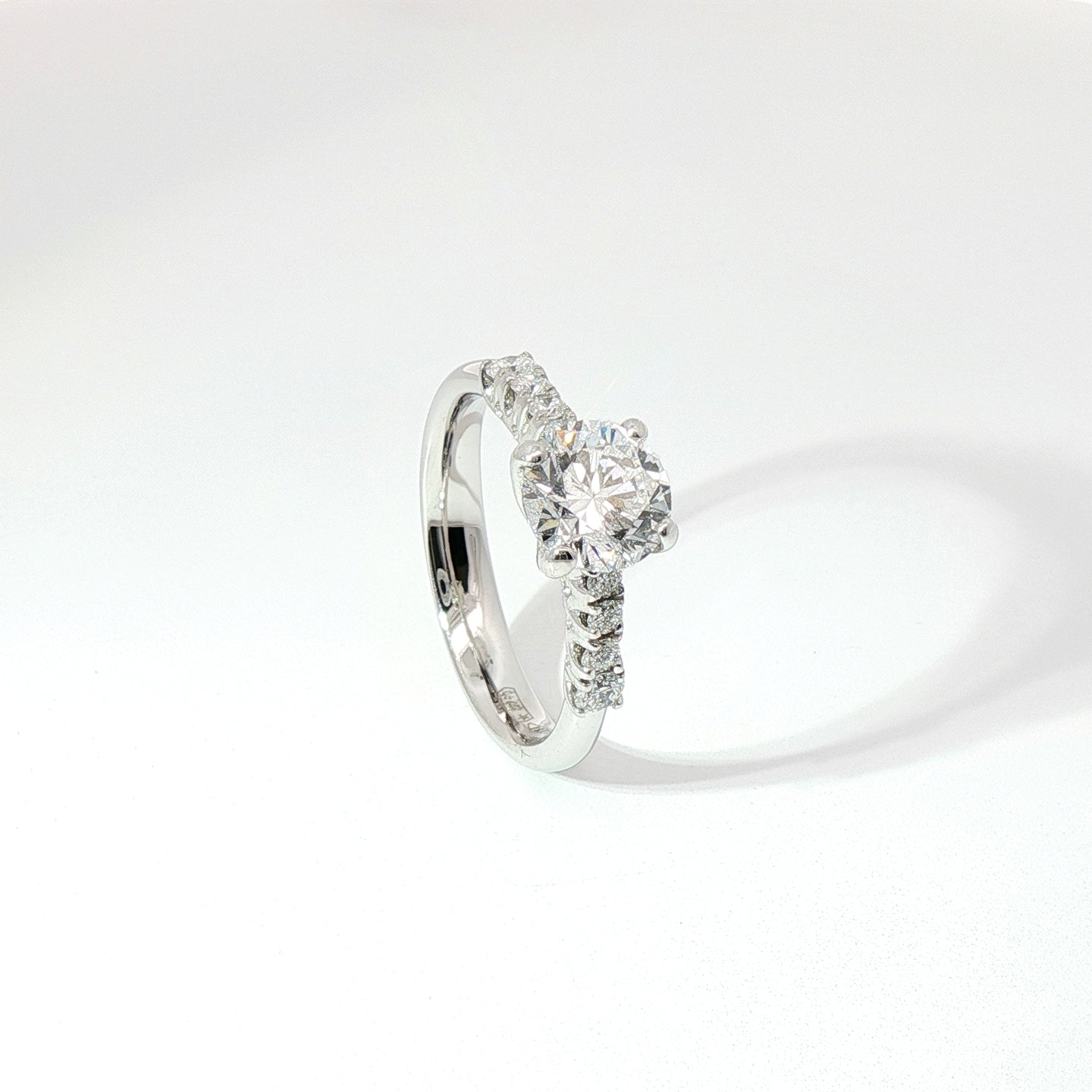 Solitario in oro bianco con diamanti Lab-Grown taglio brillante, 1,49 carati.