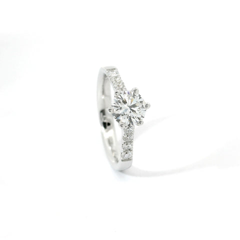 Solitario in oro bianco con diamanti lab-grown taglio brillante sul gambo, 1,08 carati.