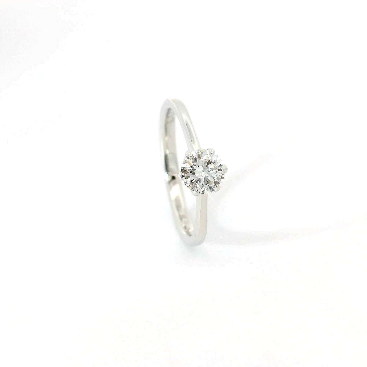 Solitaire in white gold with brilliant-cut lab-grown diamond, 0.50 carats.