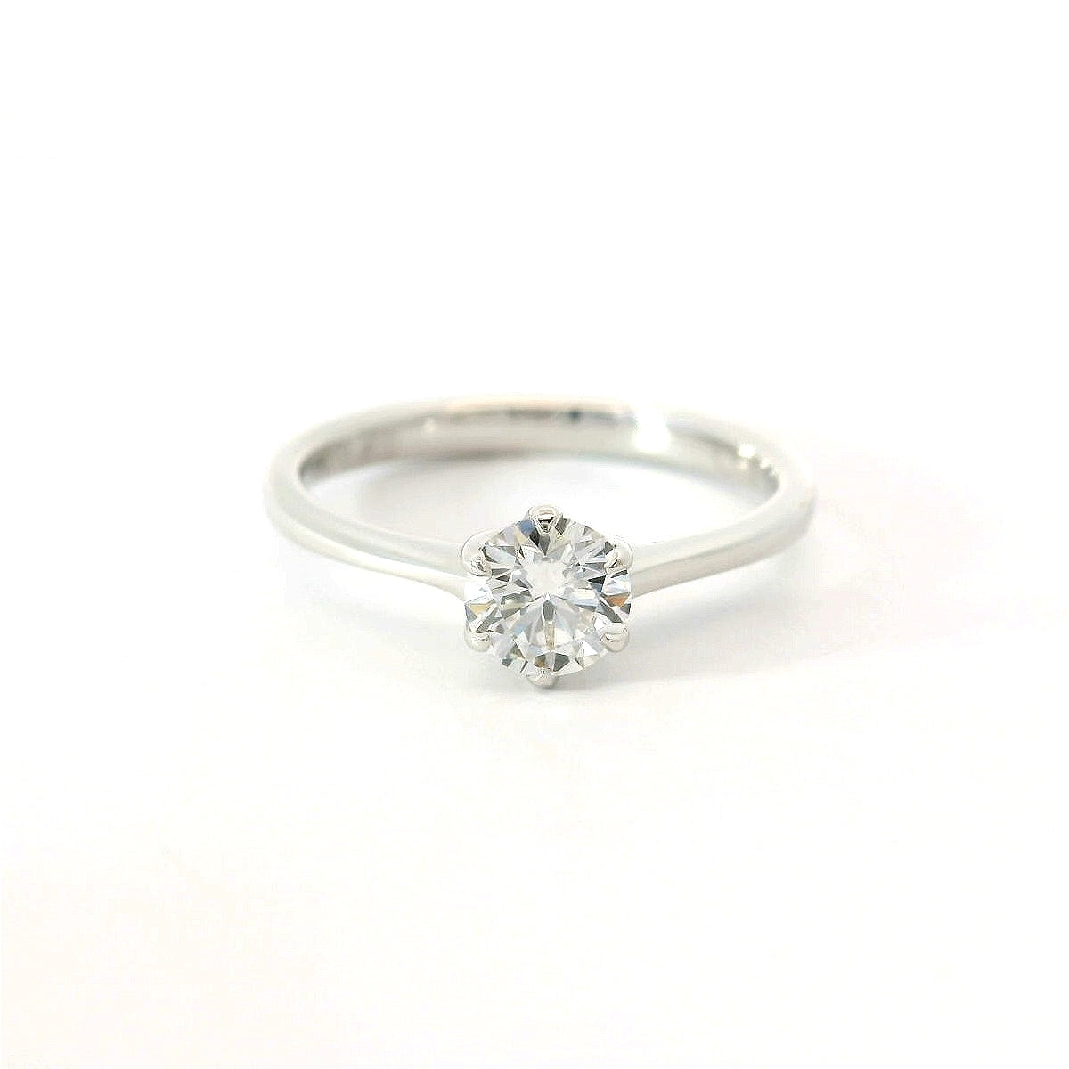 Solitaire in white gold with brilliant-cut lab-grown diamond, 0.50 carats.
