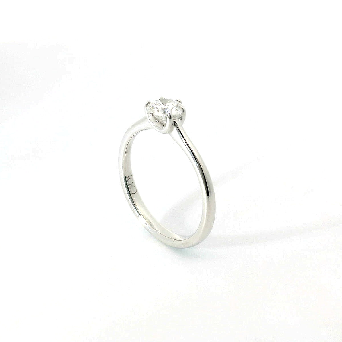 Solitaire in white gold with brilliant-cut lab-grown diamond, 0.50 carats.