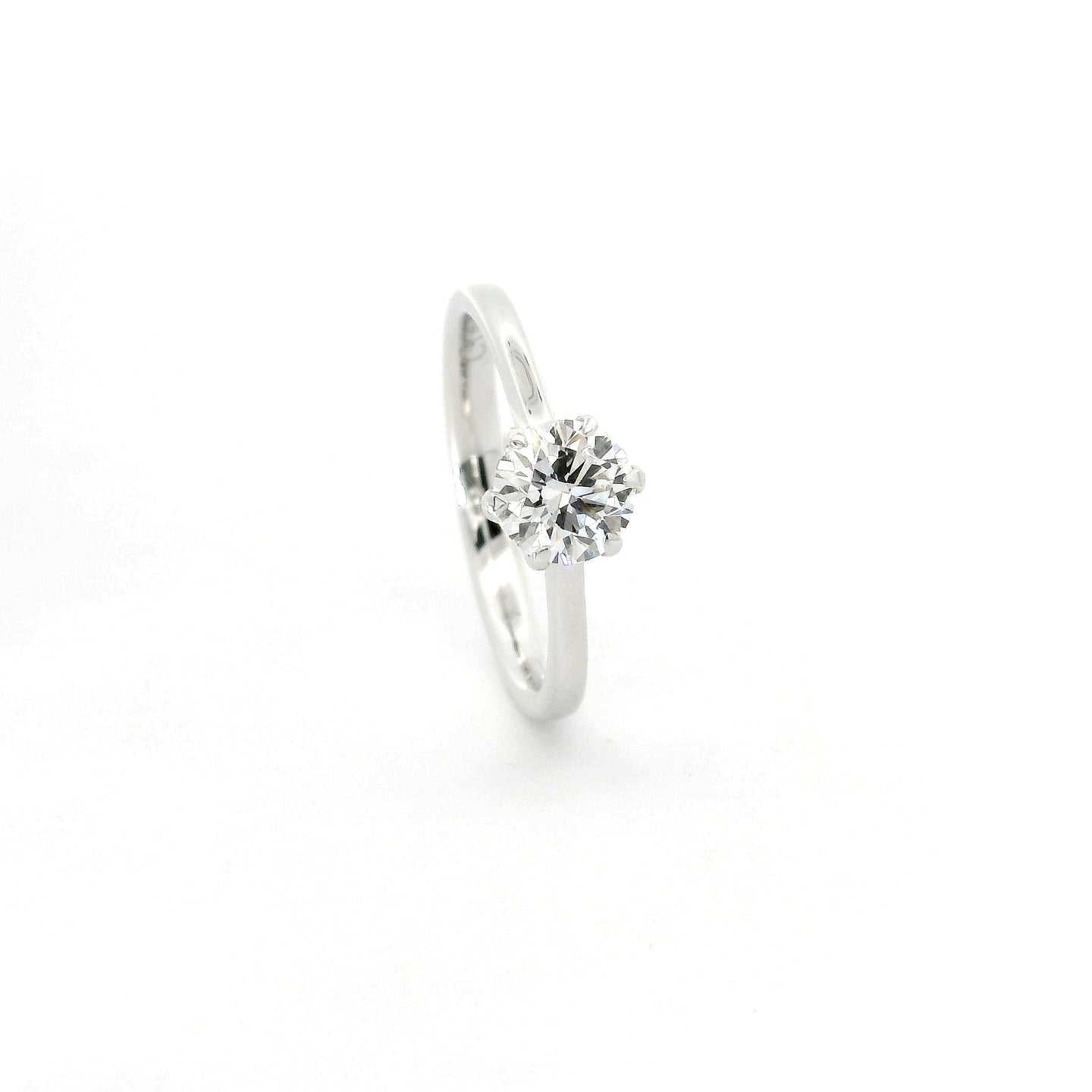 Solitaire in white gold with brilliant-cut lab-grown diamond, 0.70 carats.