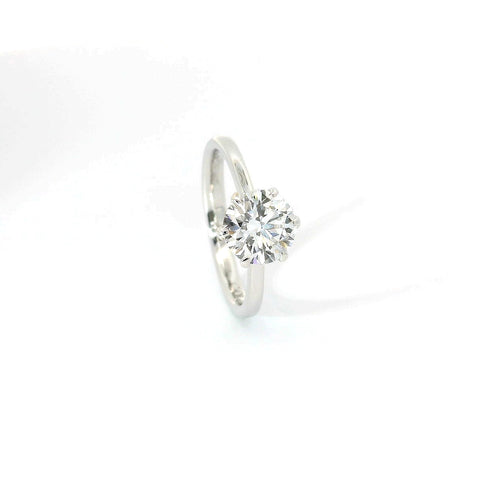 Solitario in oro bianco con diamante lab-grown taglio brillante, 1,33 carati.