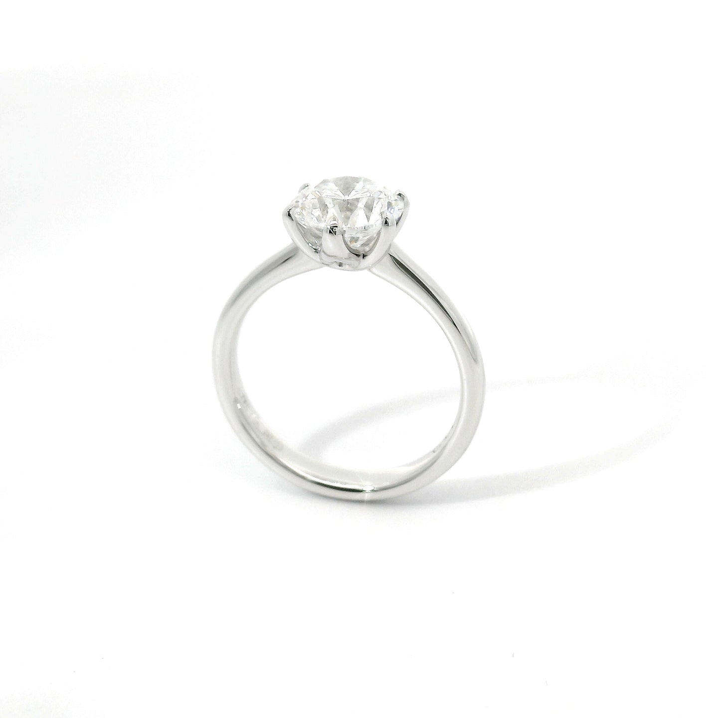 Solitaire in white gold with brilliant-cut lab-grown diamond, 1.80 carats.