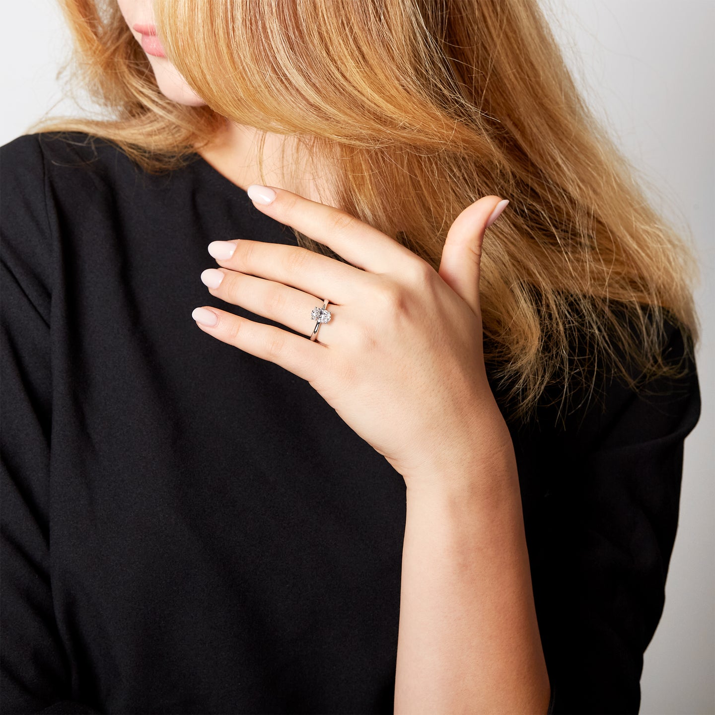 Solitario in oro bianco con diamante lab-grown taglio ovale, 1,00 carati.