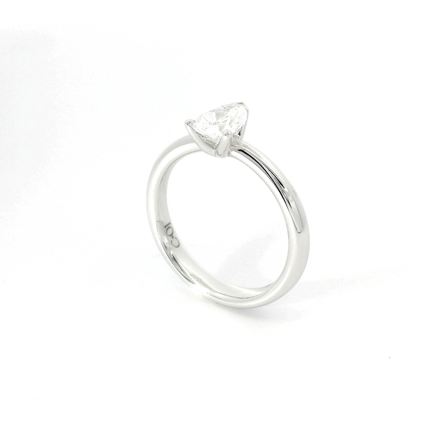 Solitaire in white gold with a drop-cut lab-grown diamond, 0.74 carats.