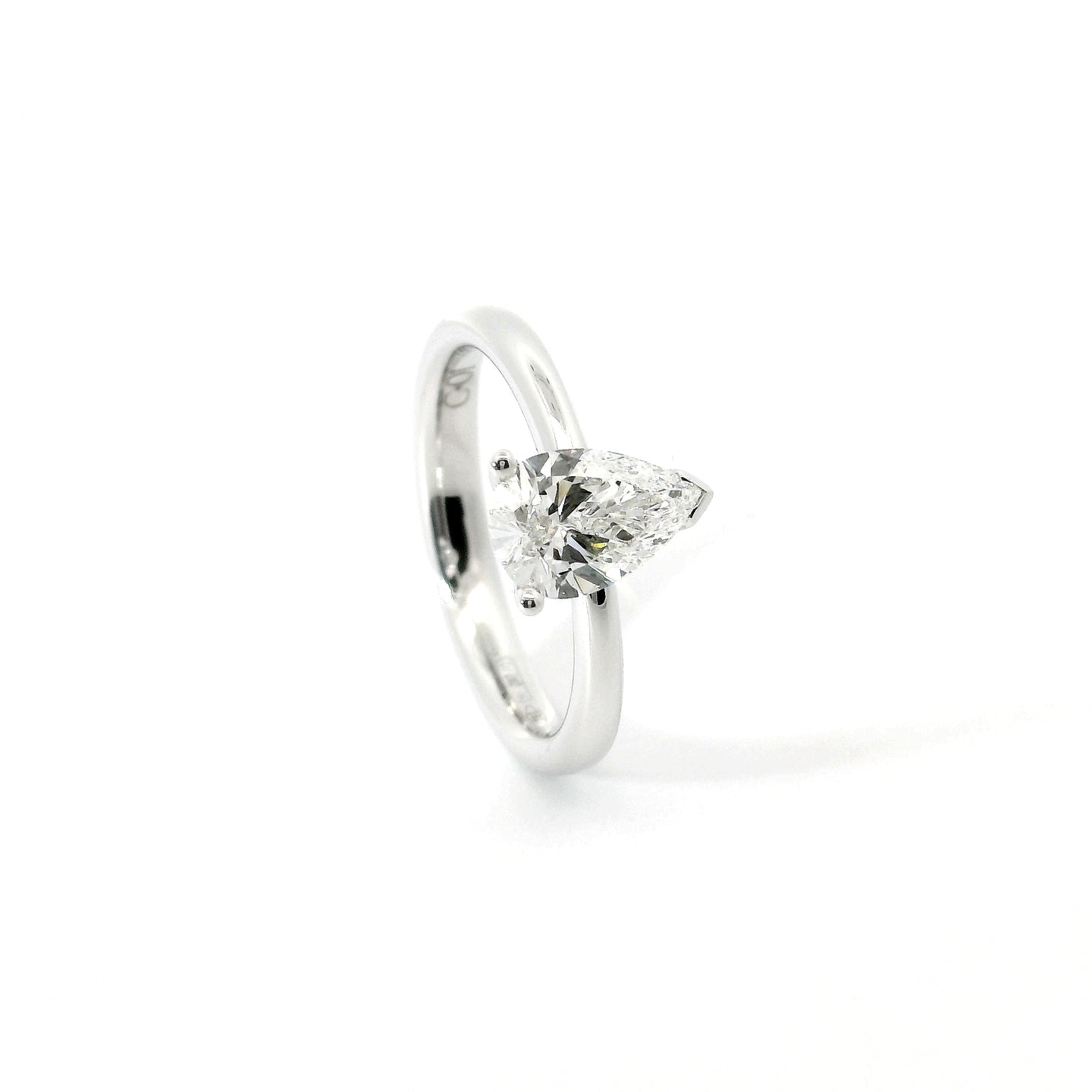 Solitario in oro bianco con diamante lab-grown taglio goccia, 1,00 carati.