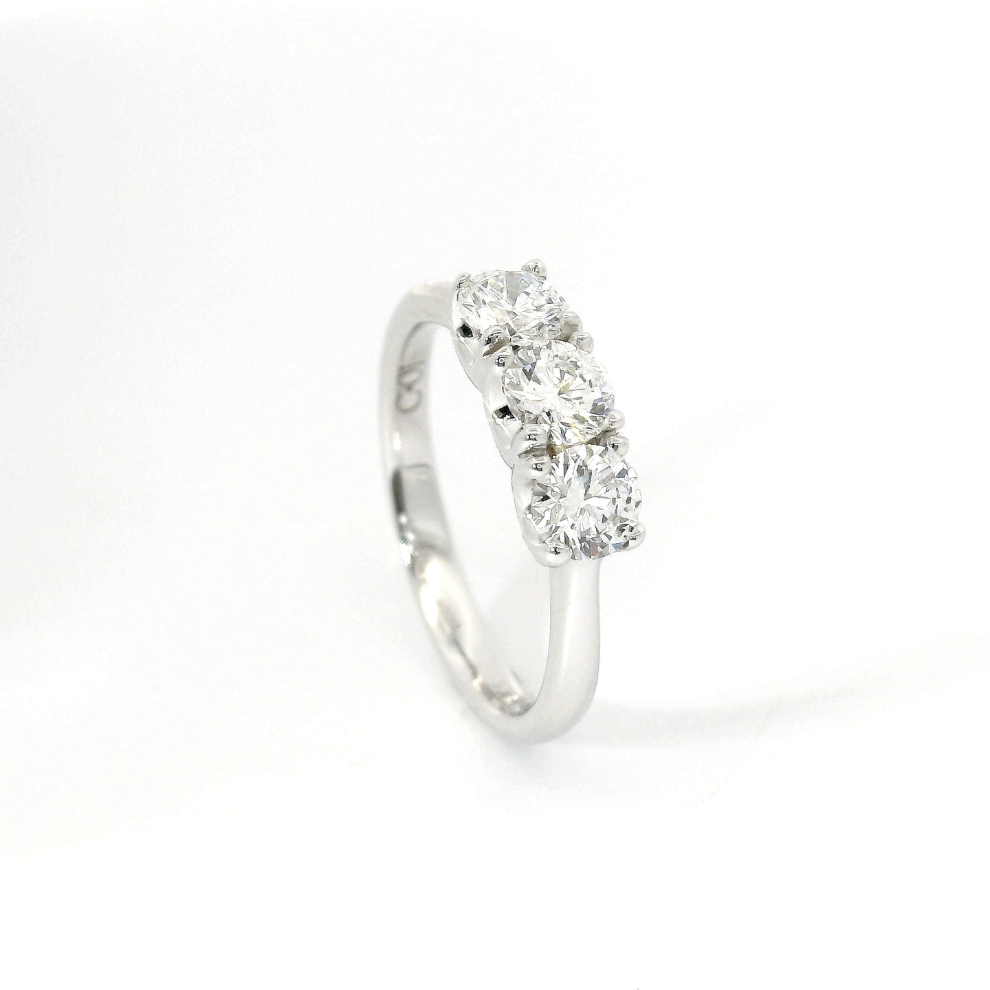 White gold trilogy with brilliant-cut lab-grown diamonds, 0.98 carats.