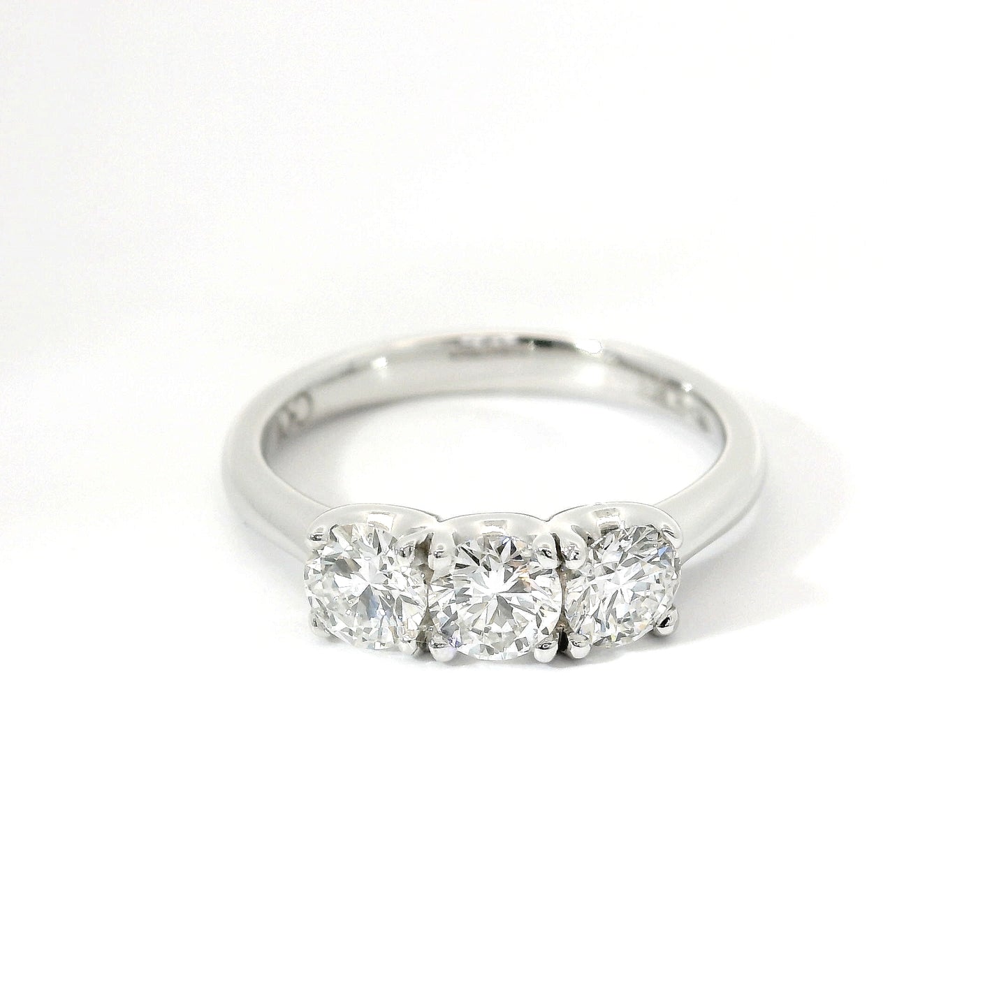 White gold trilogy with brilliant-cut lab-grown diamonds, 0.98 carats.