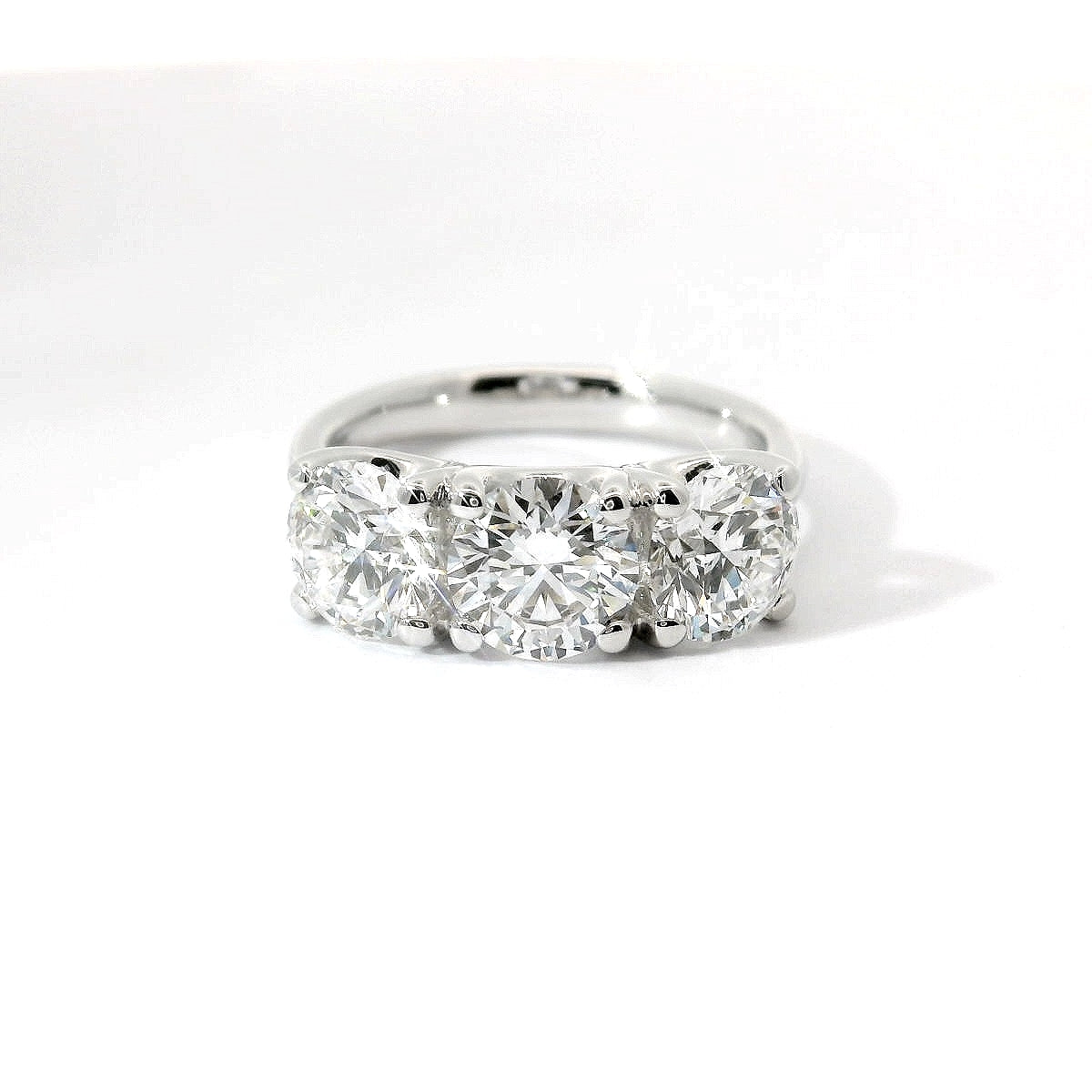 Trilogy in oro bianco e diamanti Lab-grown taglio brillante, 2,84 carati