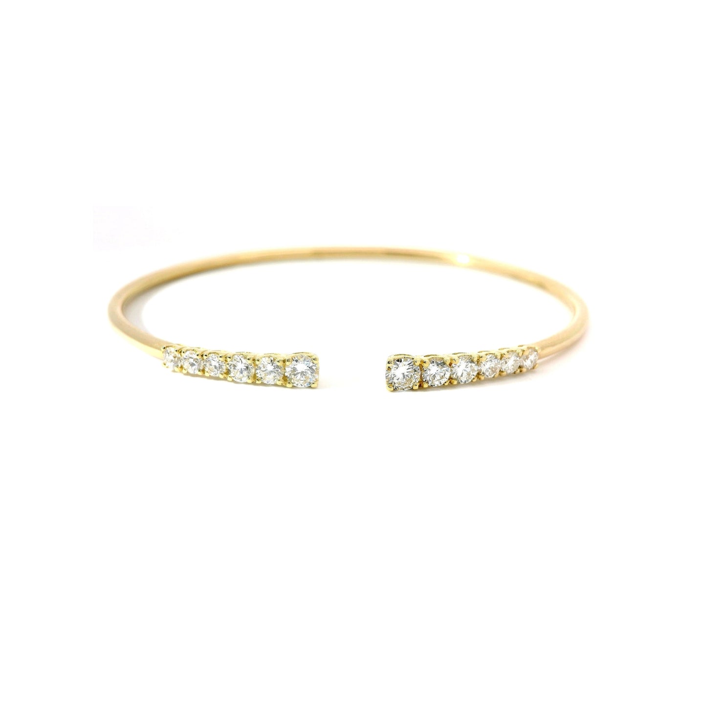 Bracciale rigido aperto in oro giallo con diamanti lab-grown taglio brillante, 1,05 carati.