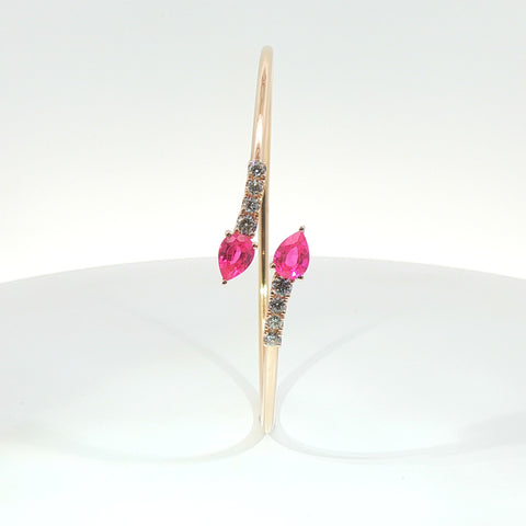 Bracciale Twin in oro rosa con zaffiri rosa Lab-Grown taglio goccia e diamanti Lab-Grown taglio brillante.