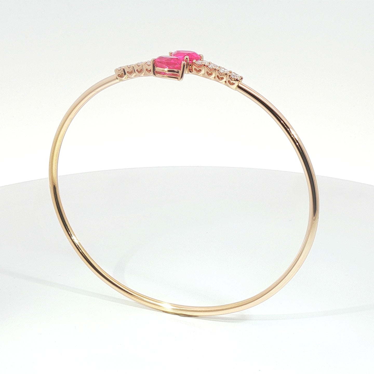 Bracciale Twin in oro rosa con zaffiri rosa Lab-Grown taglio goccia e diamanti Lab-Grown taglio brillante.