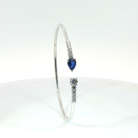 Bracciale Twin in oro bianco con zaffiro Lab-Grown taglio goccia e diamanti Lab-Grown taglio brillante.