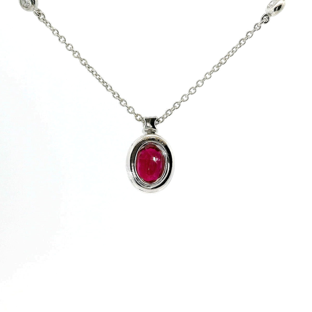 Girocollo in oro bianco con rubino Lab-Grown e diamanti Lab-Grown taglio Brillante.