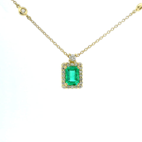 Girocollo in oro giallo con smeraldo Lab-Grown e diamanti Lab-Grown taglio brillante.