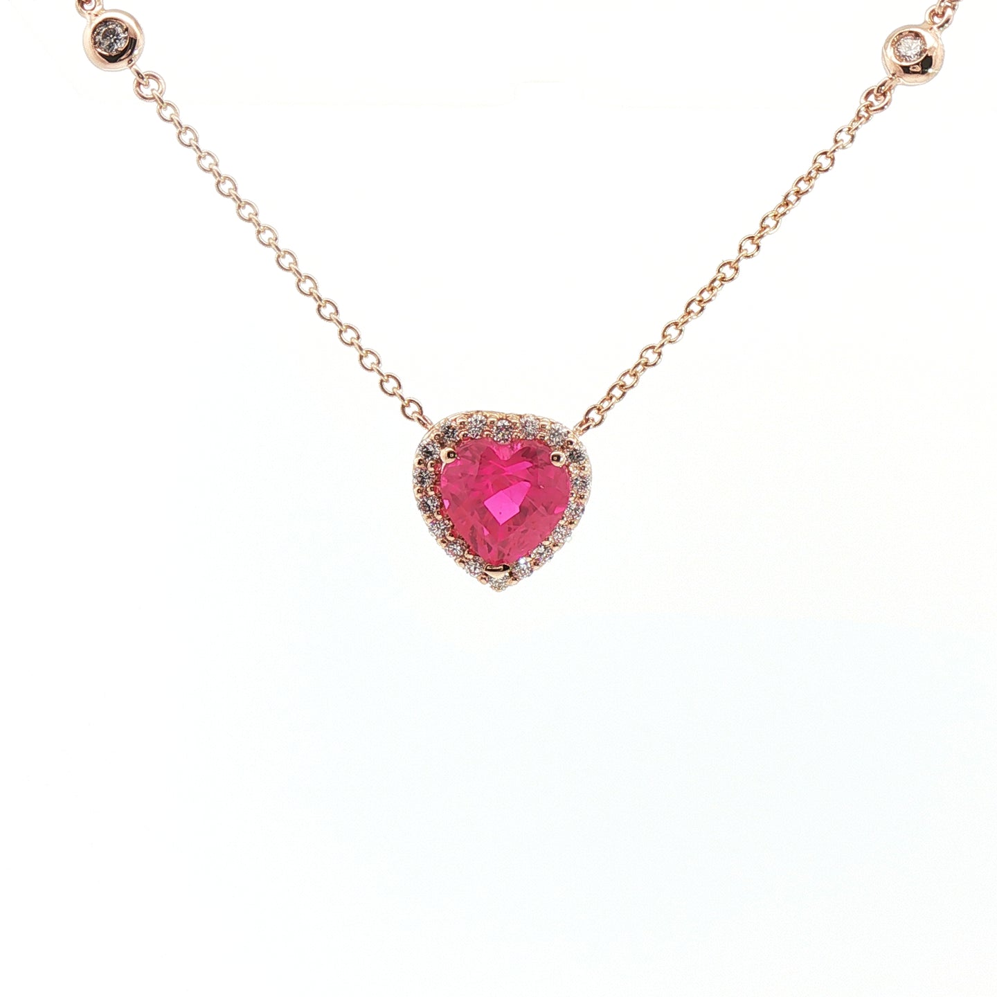 Girocollo in oro rosa con zaffiro rosa Lab-Grown taglio cuore e diamanti Lab-Grown taglio brillante.