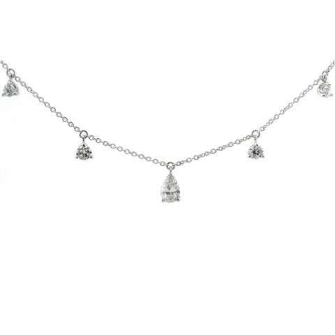Girocollo in oro bianco con pendenti di diamanti lab-grown taglio brilante e goccia, 1,21 carati.