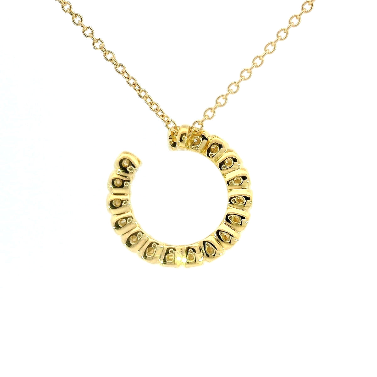 Girocollo con pendente in oro giallo e spot di diamanti Lab-grown taglio brillante, 0,59 carati.