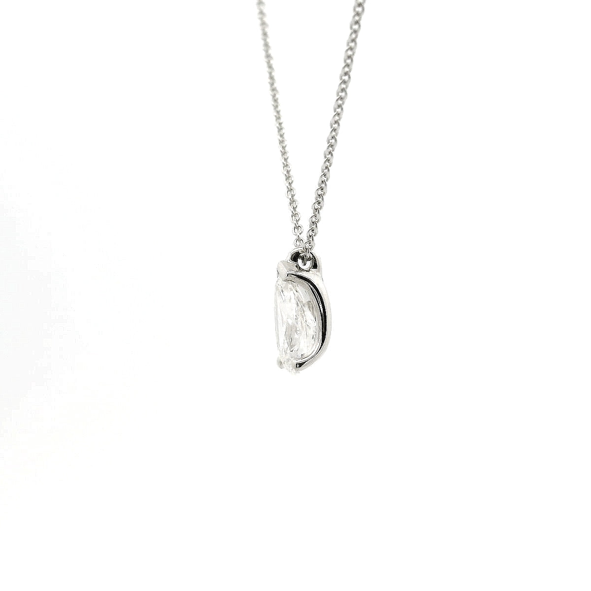 Girocollo punto luce in oro bianco con diamante lab-grown taglio goccia, 1,02 carati.